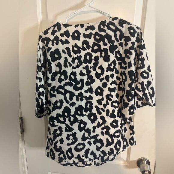 LOFT Black and White Animal Print Blouse size xs EUC VINTAGE - Picture 3 of 3